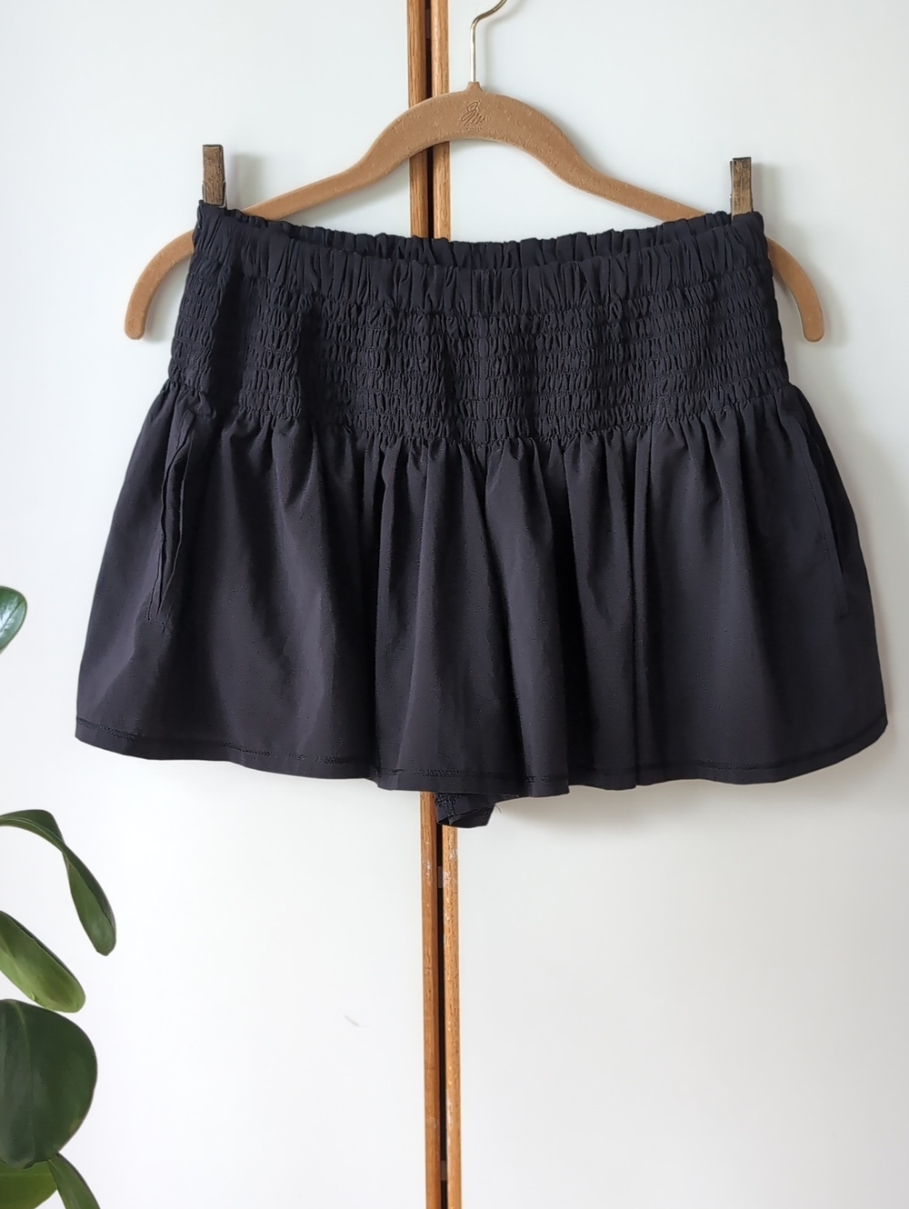 Lululemon Hot Hitter Skirt Skort 4 Black Smocked Waist Tennis Rare HR